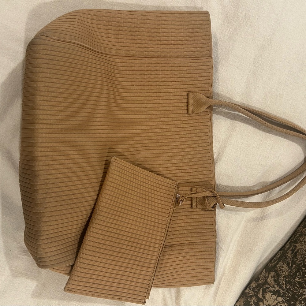 Vivaia Purse